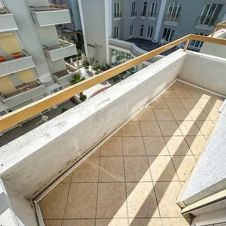 Royal 520 Durrës